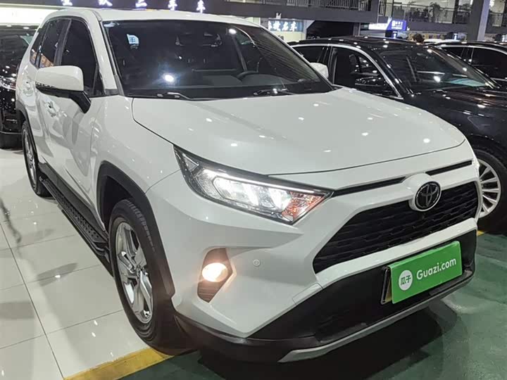 Фото 7 - Toyota RAV4