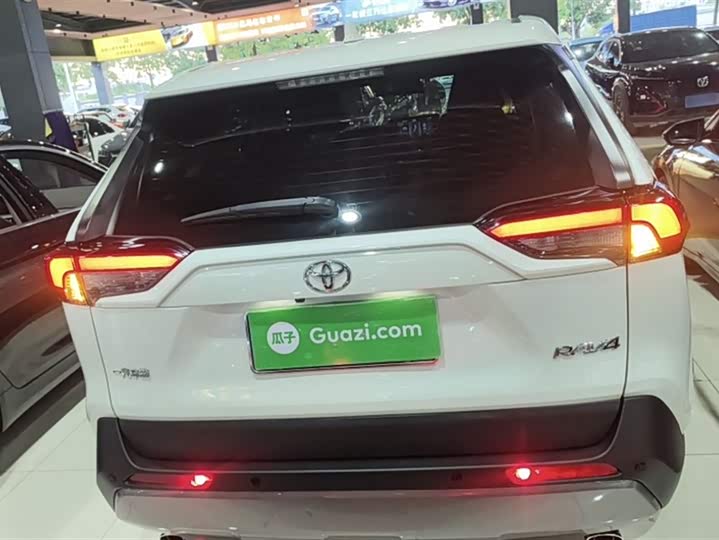 Фото 9 - Toyota RAV4