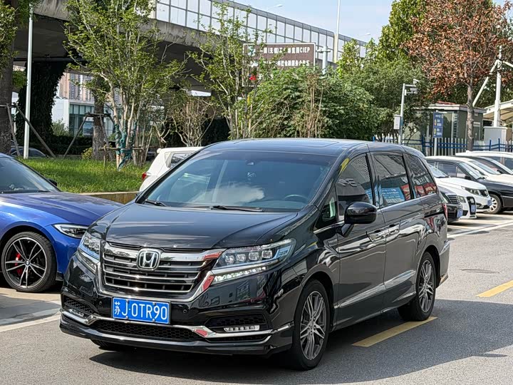 Фото 1 - Honda Elysion