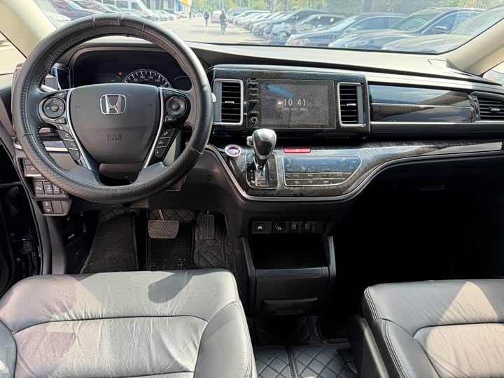 Фото 4 - Honda Elysion