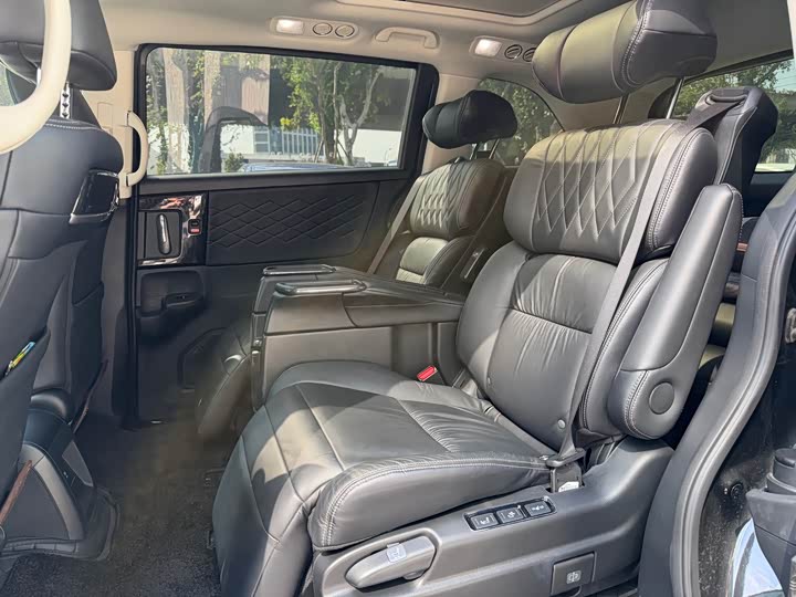 Фото 5 - Honda Elysion