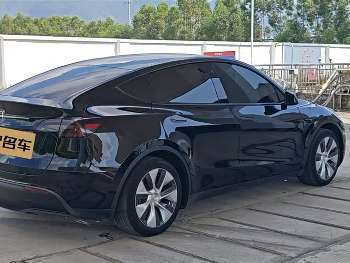 Фото 3 - Tesla Model Y