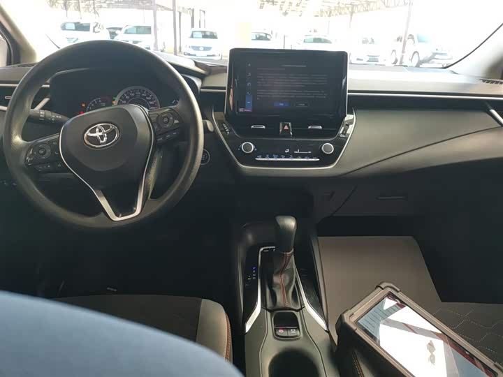 Фото 10 - Toyota Corolla