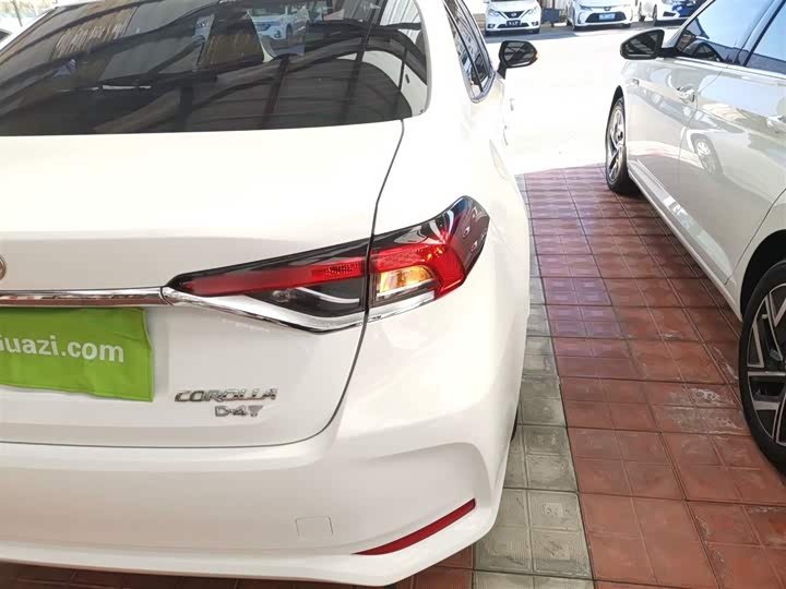 Фото 8 - Toyota Corolla