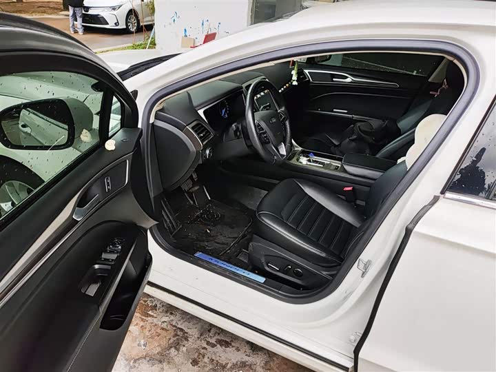 Фото 16 - Ford Mondeo