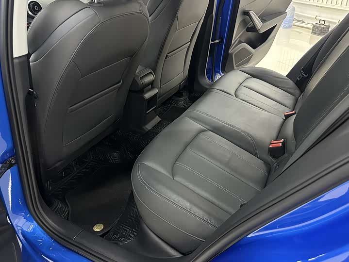 Фото 14 - Audi Q2L