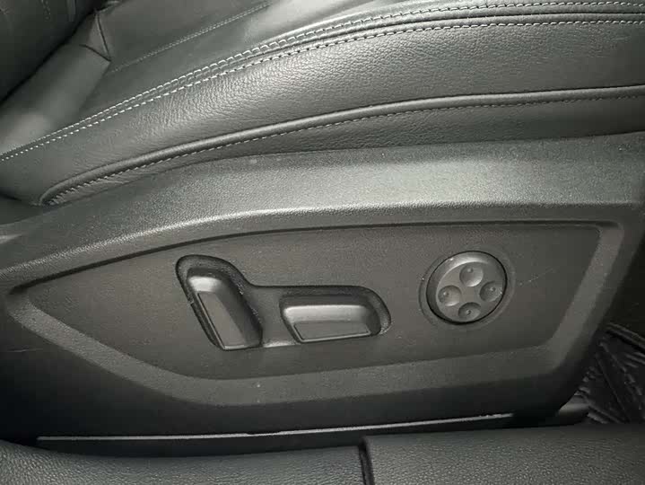 Фото 18 - Audi Q2L