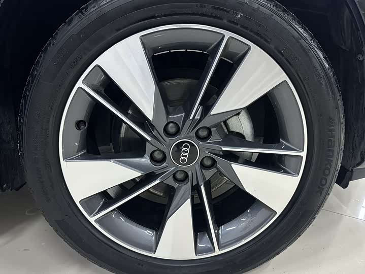 Фото 6 - Audi Q2L