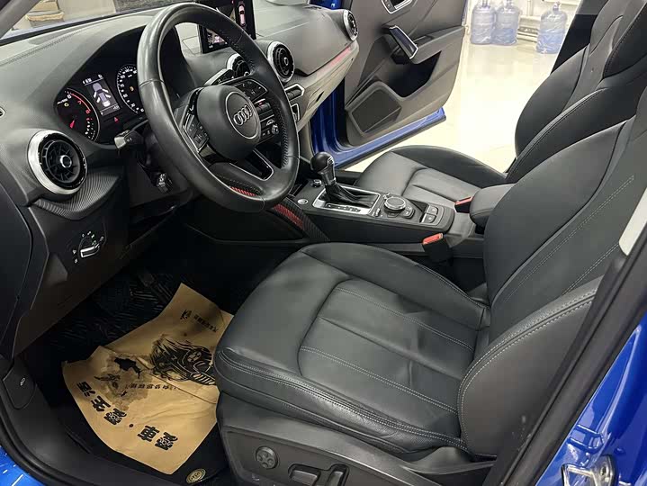 Фото 8 - Audi Q2L