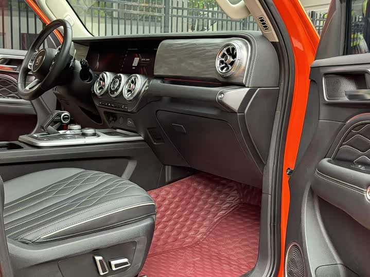 Фото 10 - Tank 300