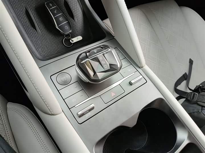 Фото 14 - BYD Yuan Up