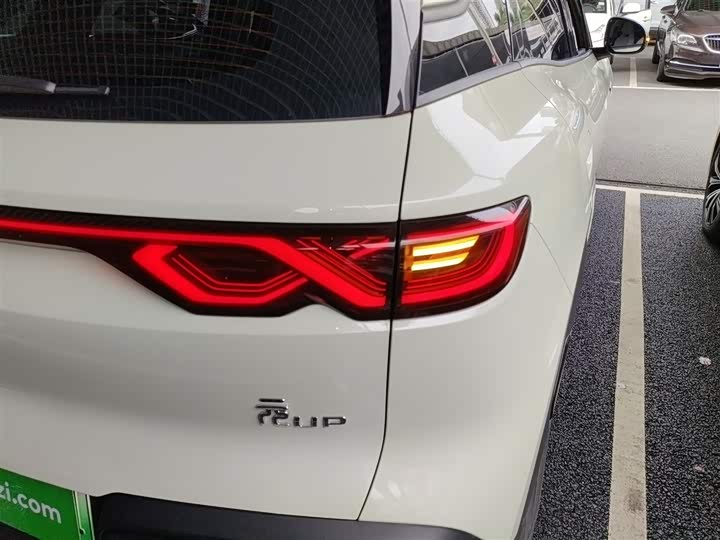 Фото 8 - BYD Yuan Up