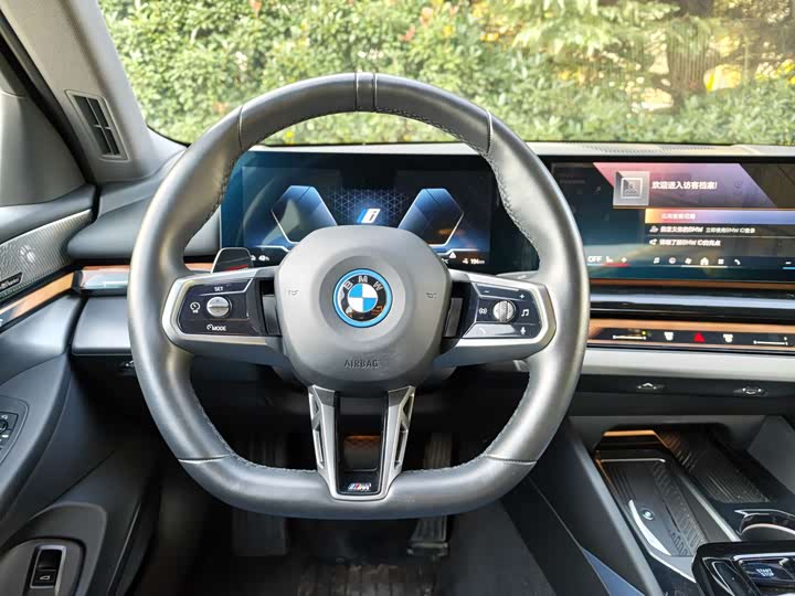 Фото 10 - BMW i5