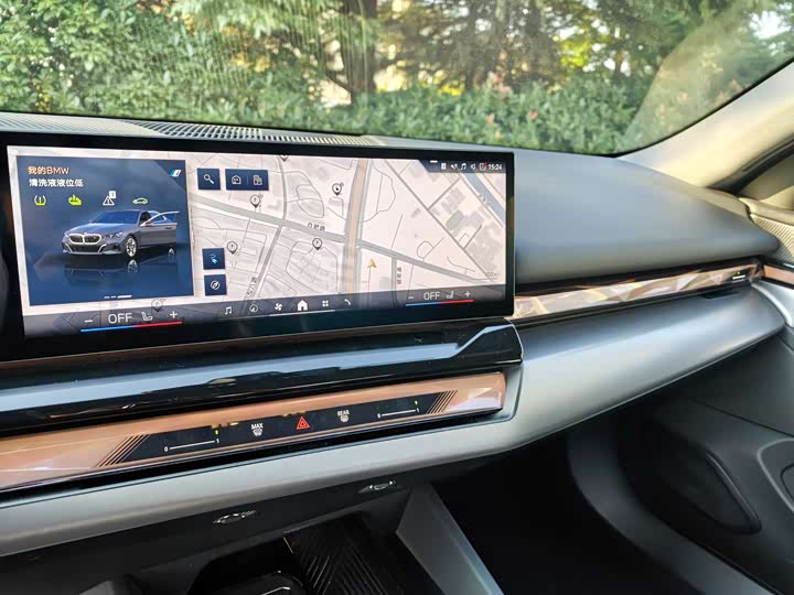 Фото 16 - BMW i5