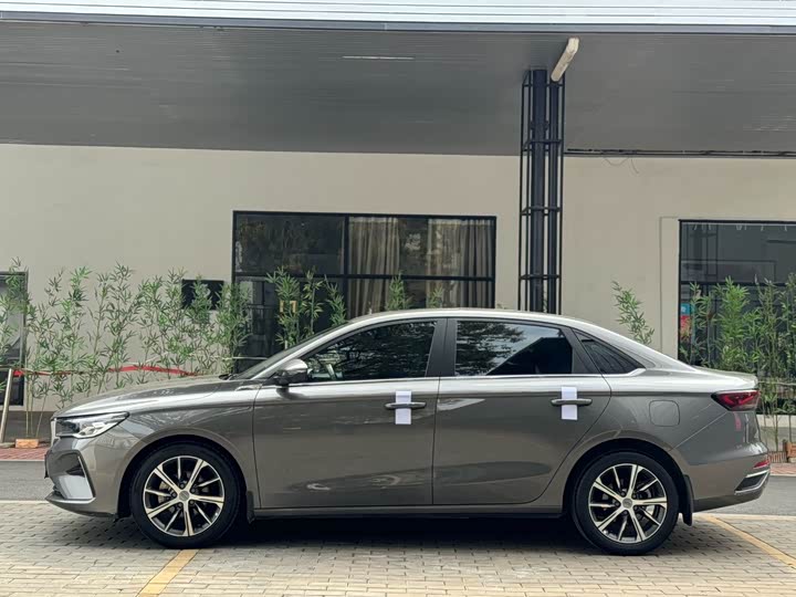 Фото 10 - Geely Emgrand