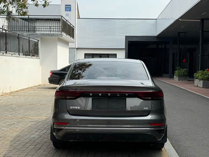 Фото 13 - Geely Emgrand