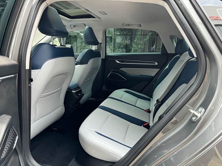 Фото 4 - Geely Emgrand