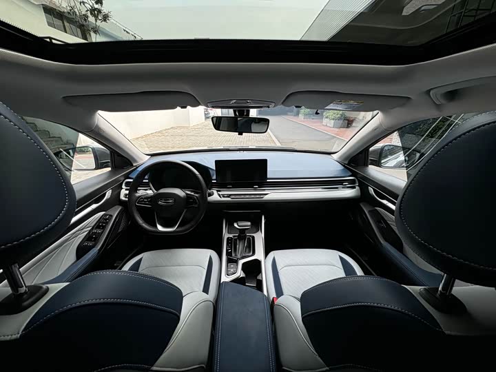 Фото 8 - Geely Emgrand