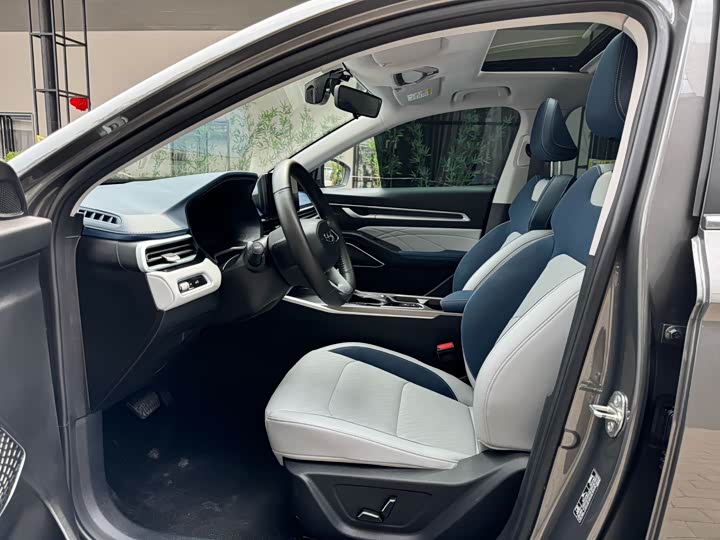 Фото 9 - Geely Emgrand