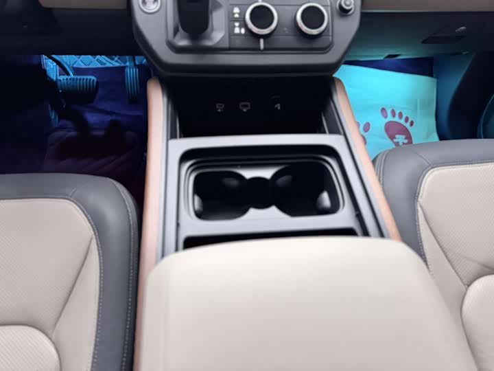 Фото 13 - Land Rover Defender