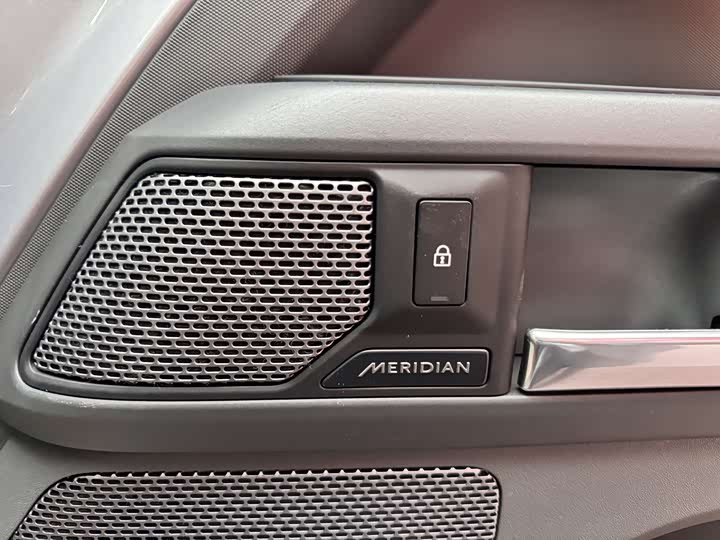 Фото 21 - Land Rover Defender