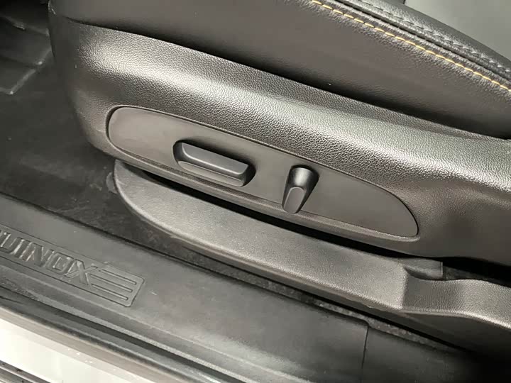 Фото 10 - Chevrolet Equinox