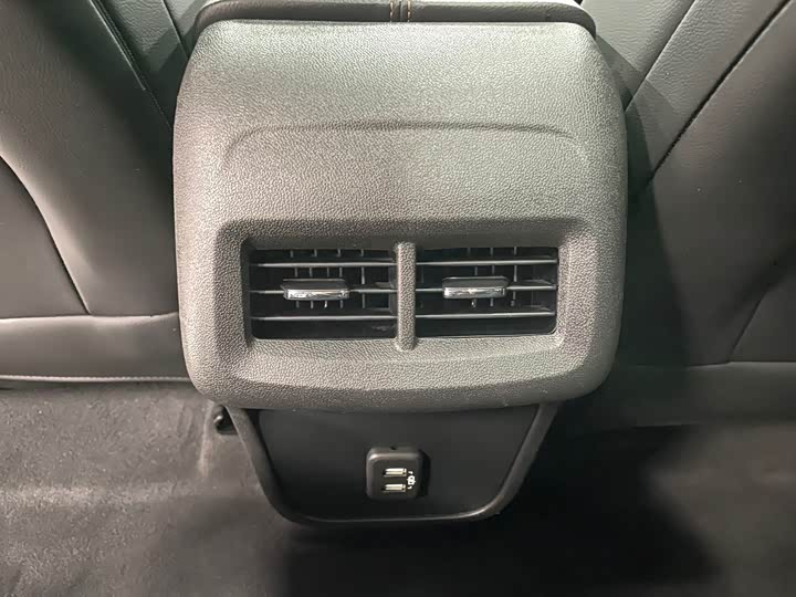 Фото 13 - Chevrolet Equinox