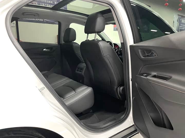 Фото 15 - Chevrolet Equinox