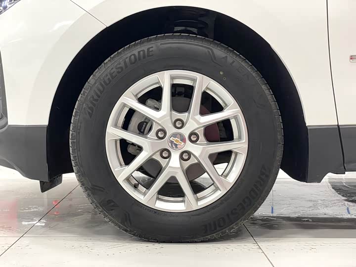 Фото 16 - Chevrolet Equinox