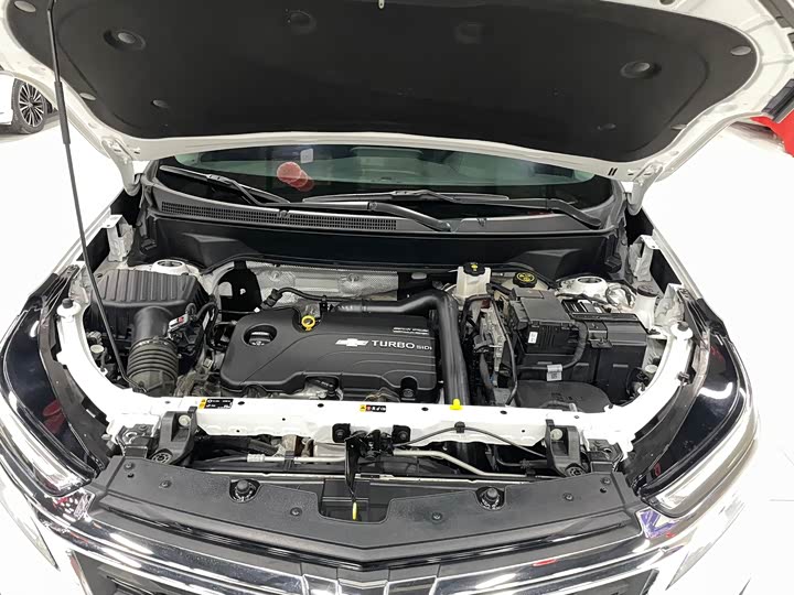 Фото 19 - Chevrolet Equinox