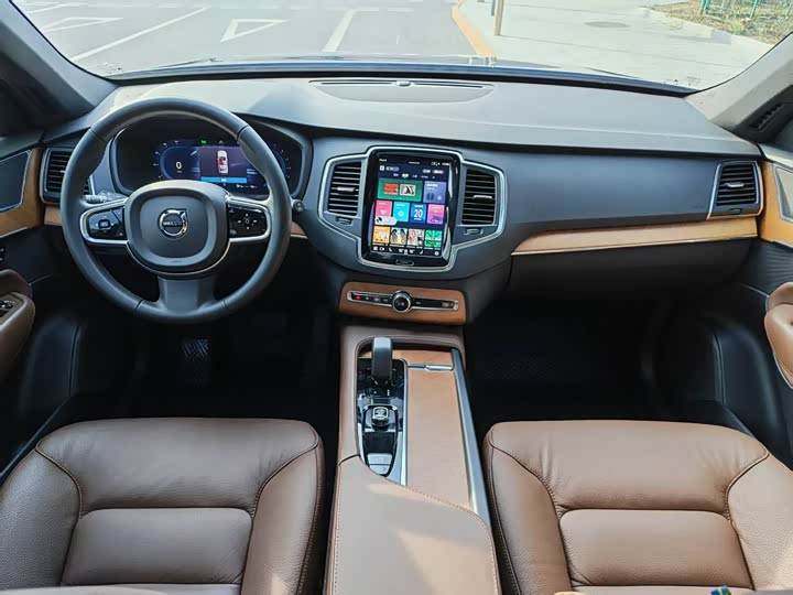 Фото 11 - Volvo XC90