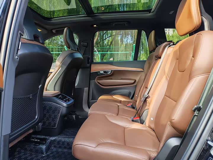 Фото 12 - Volvo XC90