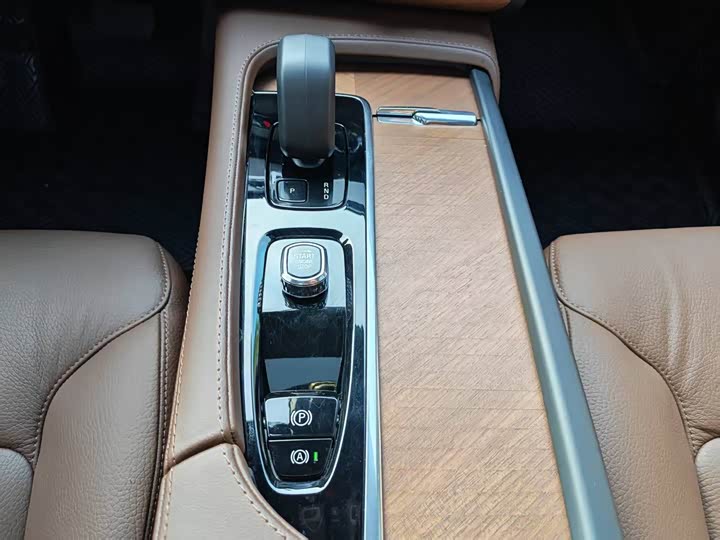 Фото 14 - Volvo XC90