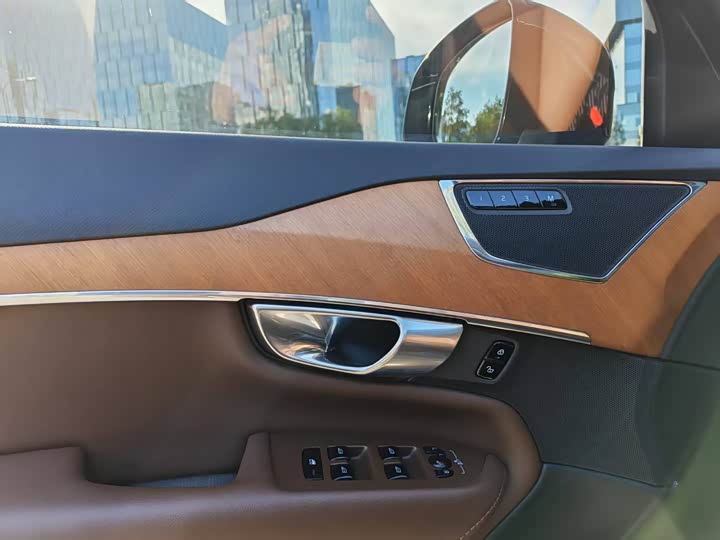 Фото 15 - Volvo XC90