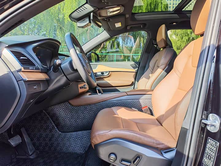 Фото 8 - Volvo XC90