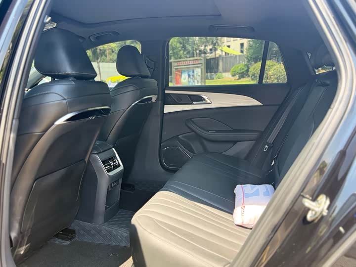 Фото 7 - Hongqi H5