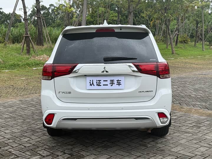 Фото 12 - Mitsubishi Outlander