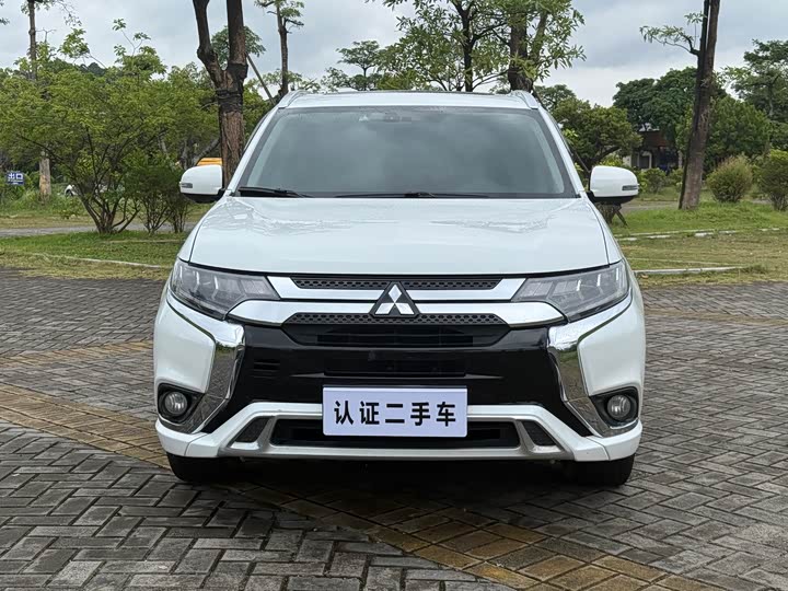 Фото 2 - Mitsubishi Outlander
