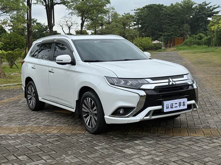 Фото 3 - Mitsubishi Outlander