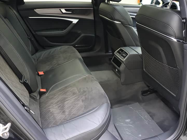 Фото 10 - Audi A6L