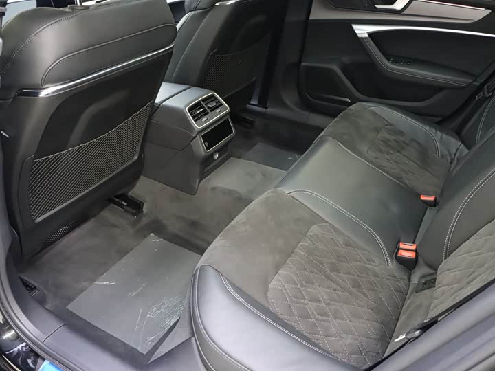 Фото 11 - Audi A6L