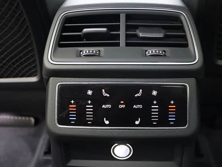 Фото 16 - Audi A6L