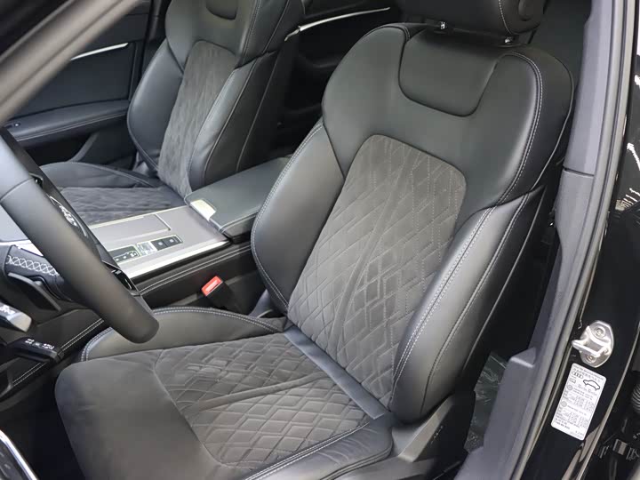 Фото 9 - Audi A6L