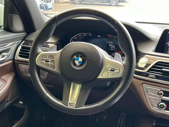 Фото 11 - BMW 7 Series