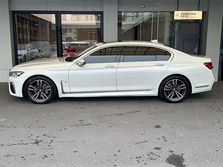 Фото 3 - BMW 7 Series