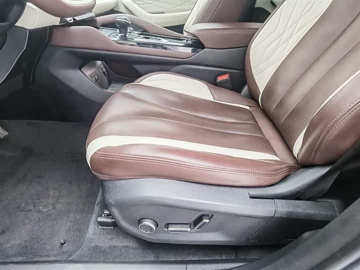 Фото 20 - Geely Monjaro