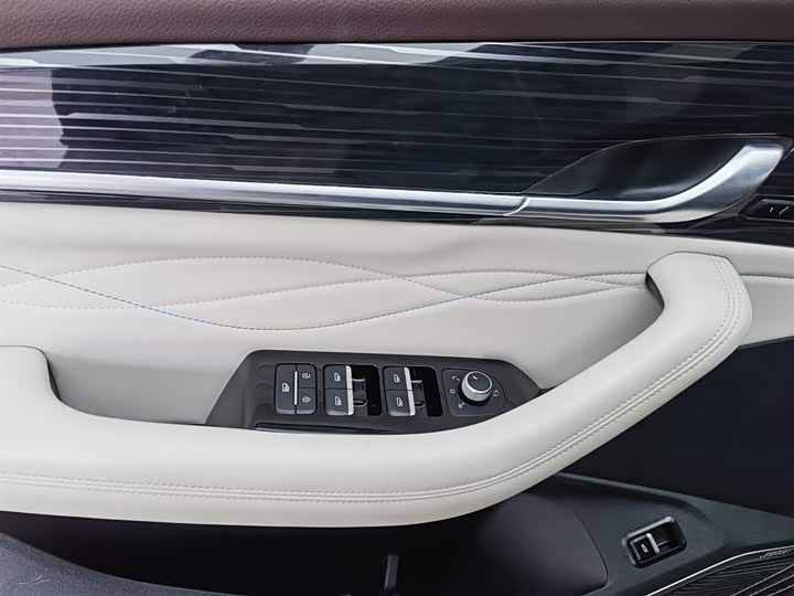 Фото 9 - Geely Monjaro