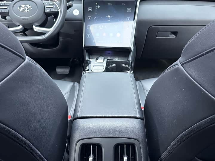 Фото 10 - Hyundai Tucson L