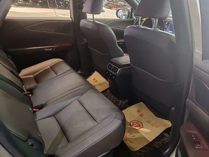 Фото 11 - Lexus RX