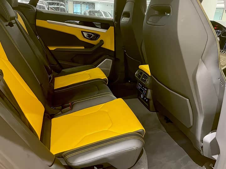 Фото 10 - Lamborghini Urus